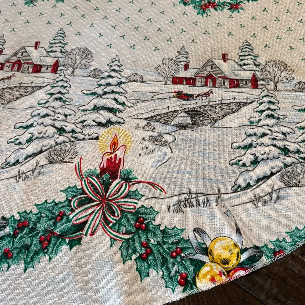 Holiday Poinsettia Snow Farm Textured Round Table Cloth